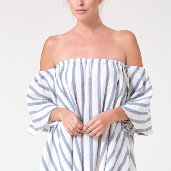 ๐Off the shoulder chambray top - Picture 2 of 4